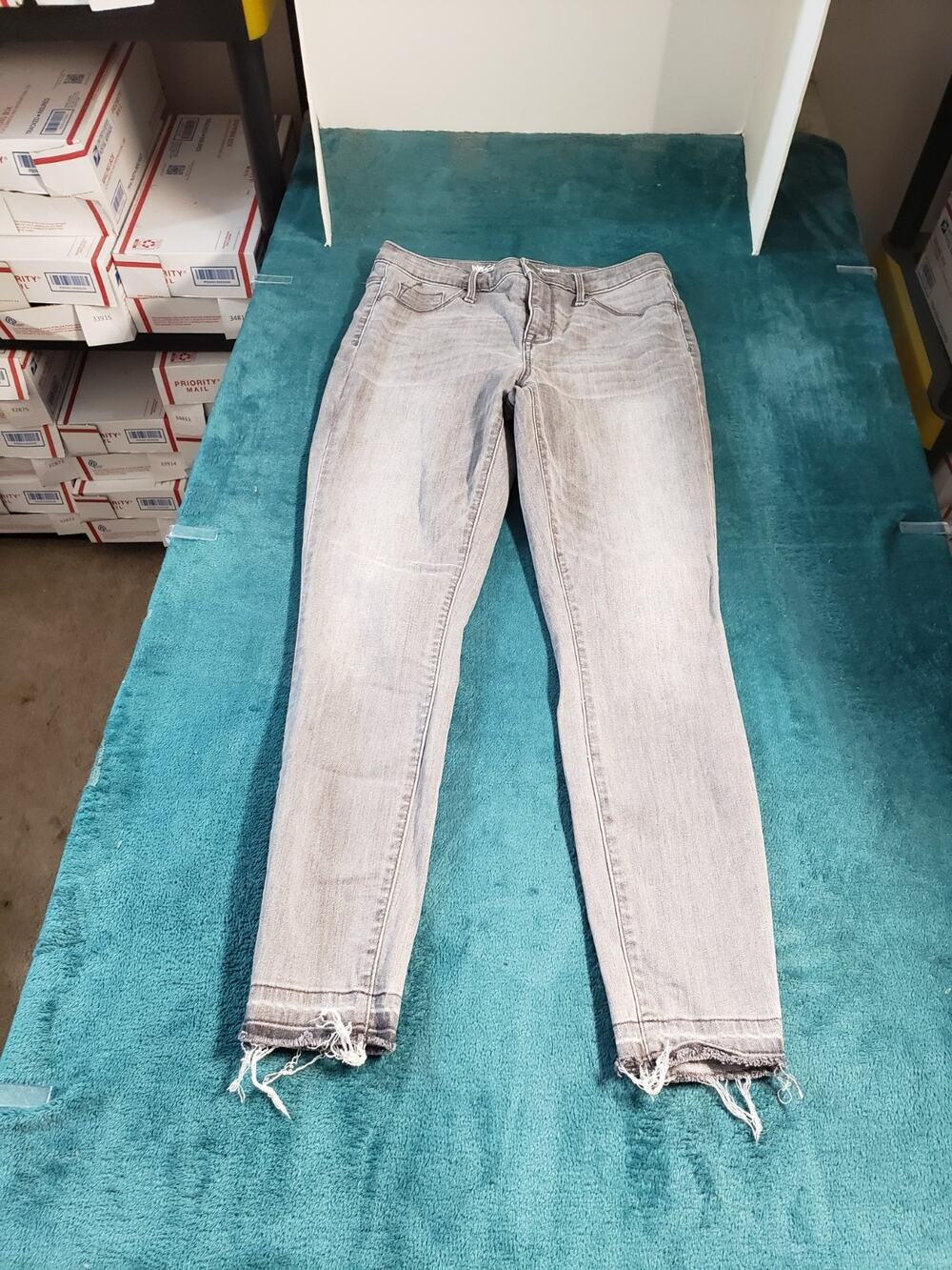 Mossimo Jeans Size 6 Women Gray Pants Stretch Fray Hem Ladies High Rise Jegging